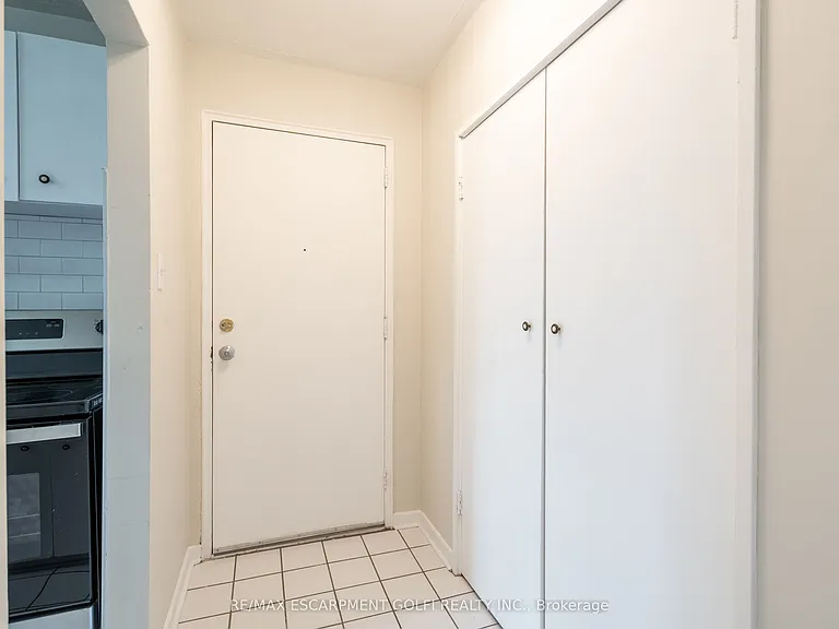 2433 1st St #9 — Photo 7