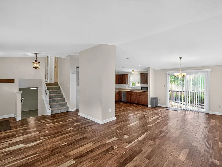 3388 Chelsea Dr — Photo 2