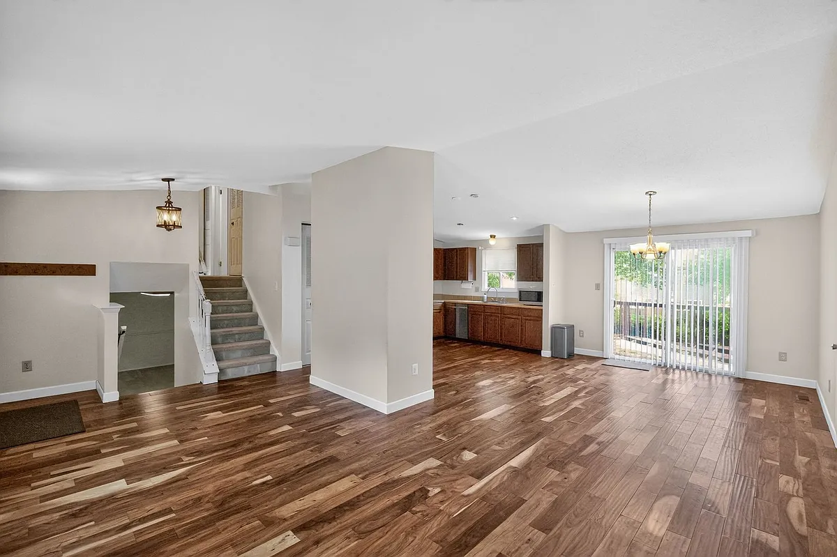 Building Photo - 3388 Chelsea Dr