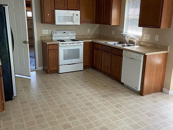 2nd image of 3105 Quail Oaks Dr