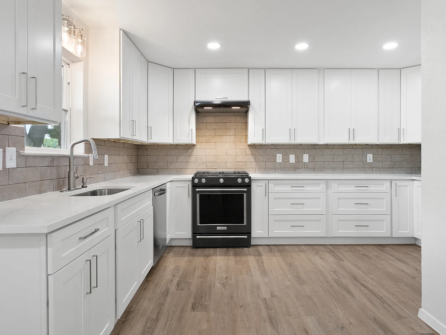 4 bed, 1616 sqft, $2,900 — Photo 3