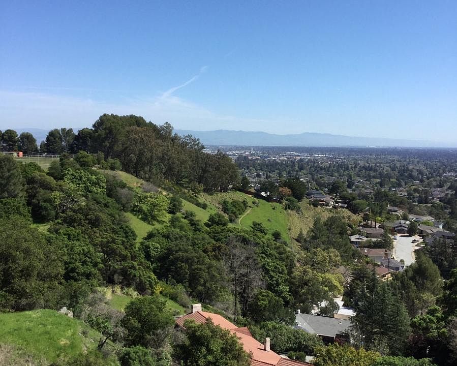 Amazing views from Living room and Bedrooms.