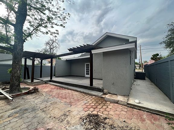 3rd image of 640 Leona St