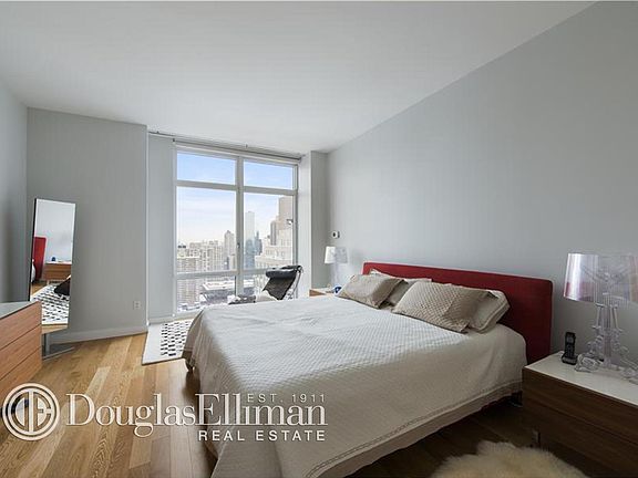 5th image of 555 W 59th St APT 32A