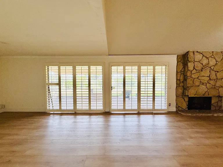1510 Hallgreen Dr — Photo 11