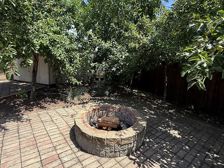 1411 W East Pl — Photo 22