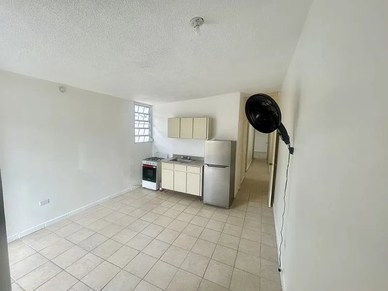 2 bed, 1.0 bath, $1,100 — Photo 2