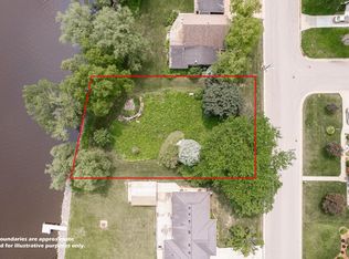 711 N Water St, Watertown, WI 53098