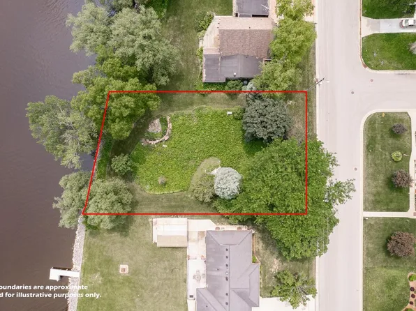 711 North WATER STREET, Watertown, WI 53098