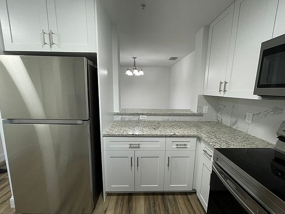 3rd image of 9073 Gervais Cir APT 1008