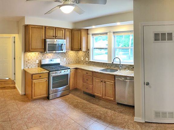 2nd image of 11-2R Sterling Park