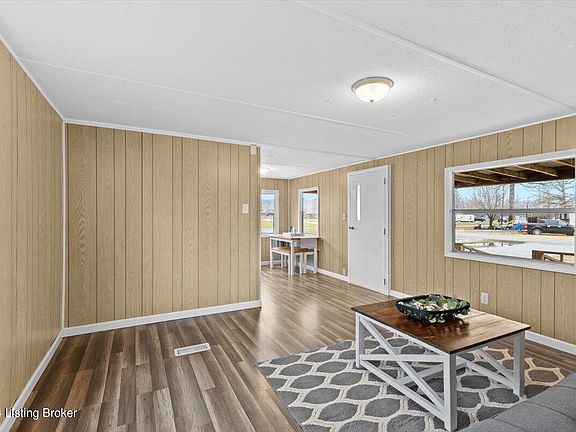 4th image of 721 Kings Lake Dr