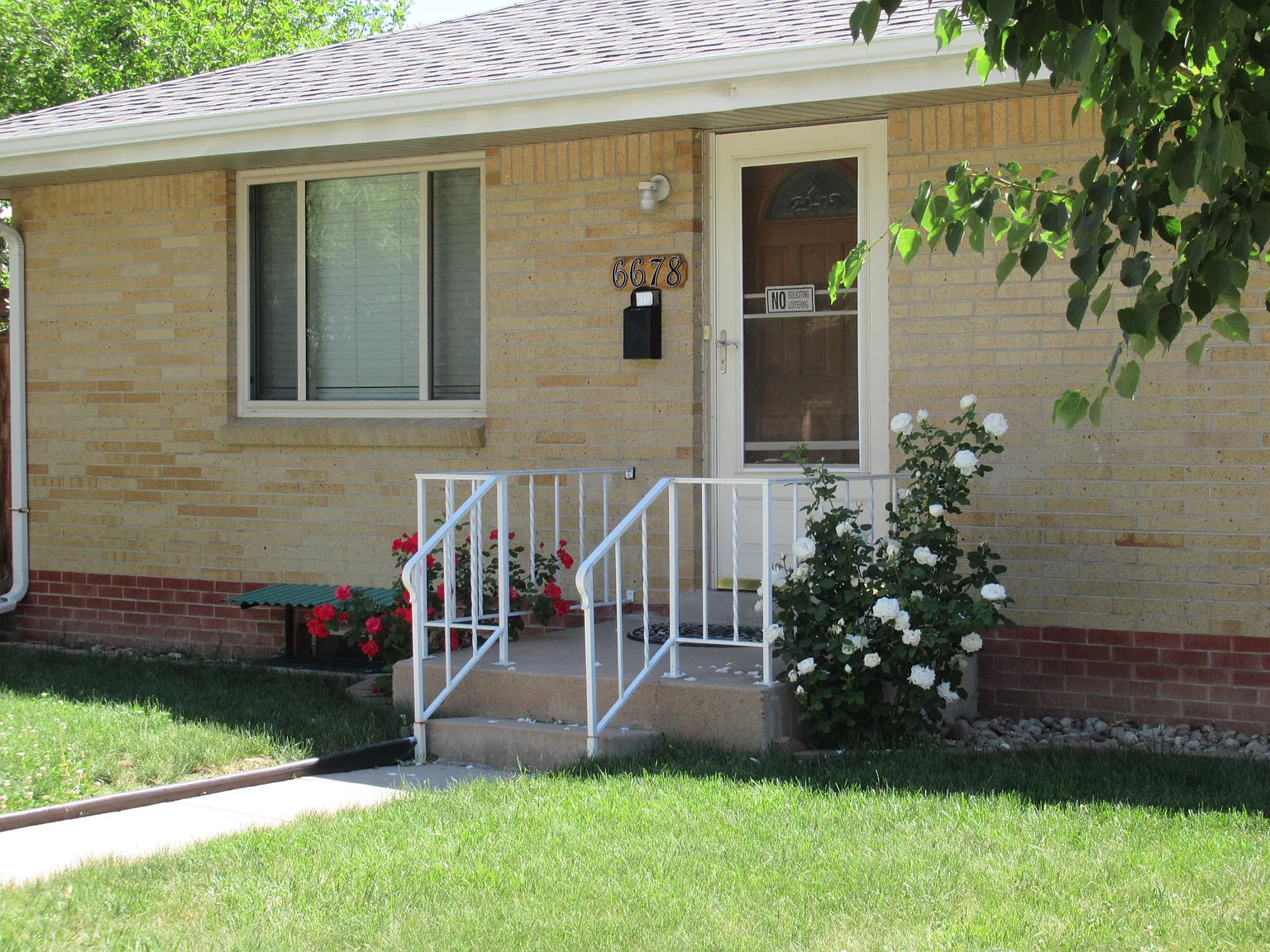 4 bed, 2376 sqft, $3,000 — Photo 2