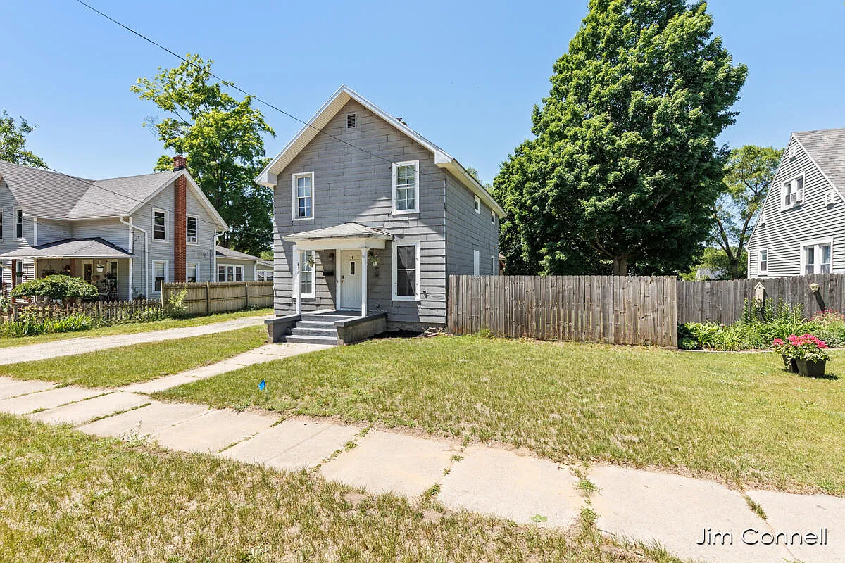 427 S Front St photo 1