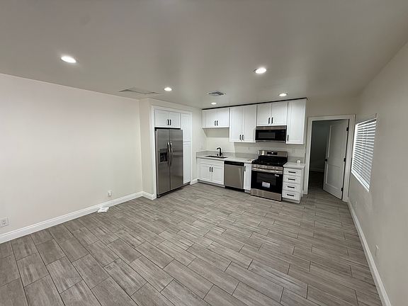 2nd image of 724 1/2 S Soto St #724-1/2