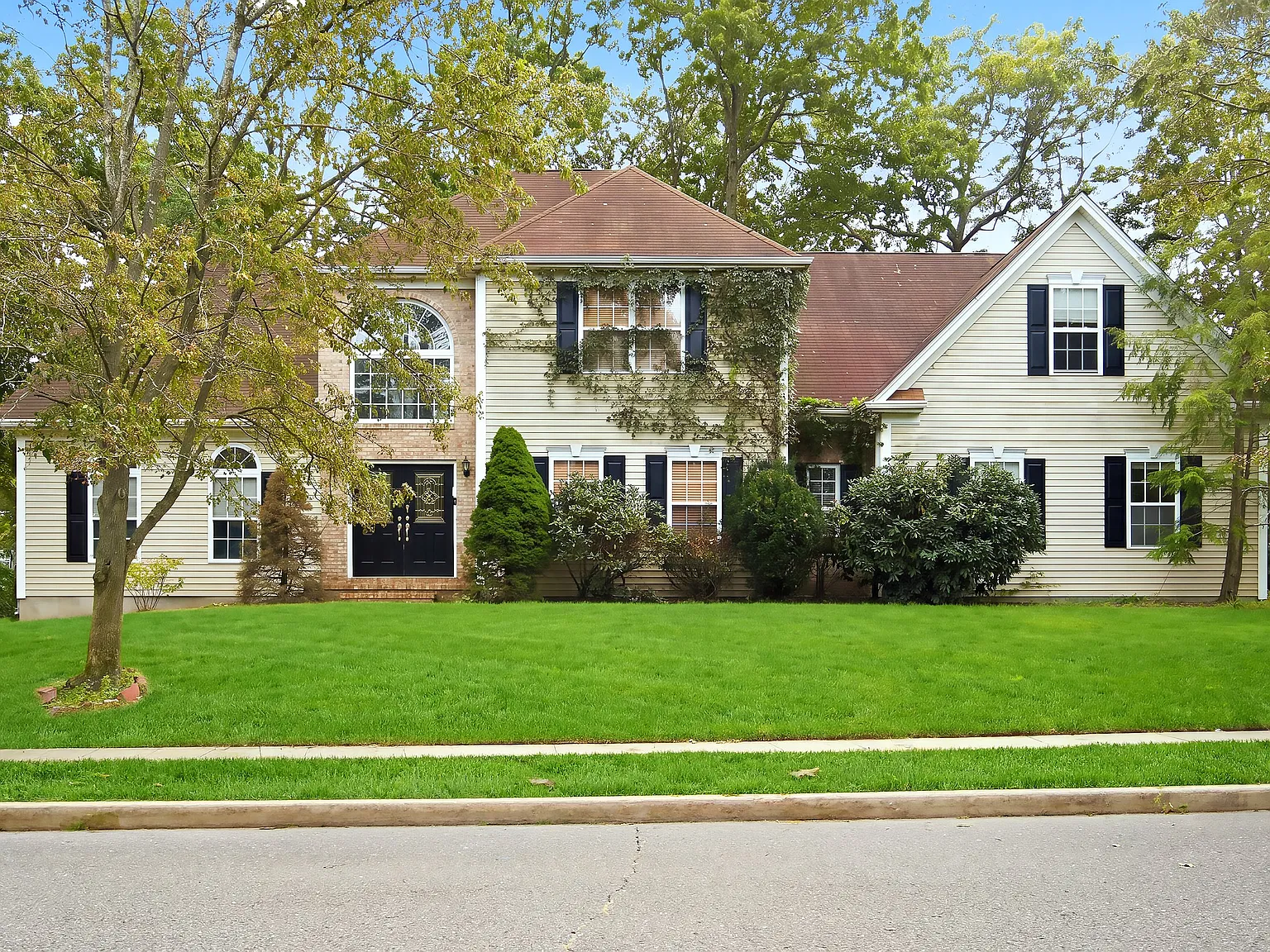 4 bed, 2882 sqft, $4,200 — Photo 1