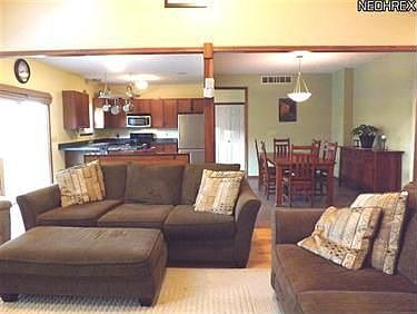 2nd image of 318 Greenview Ct