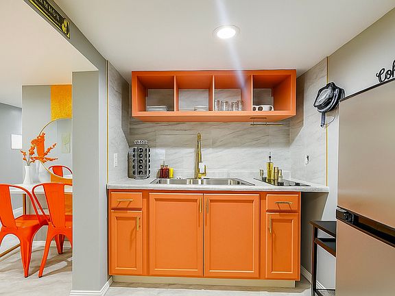 2nd image of 3824 Archwood Ave #Basement