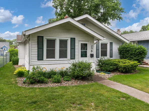 256 7th St, Silvis, IL 61282