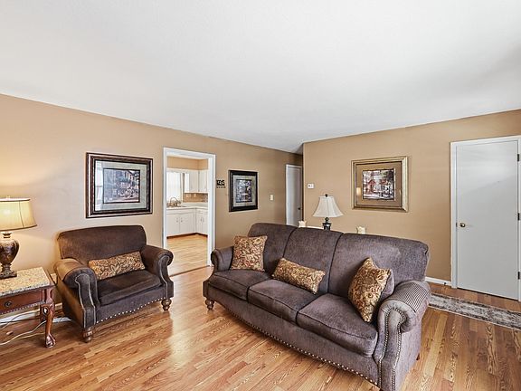 4th image of 107 Loy St
