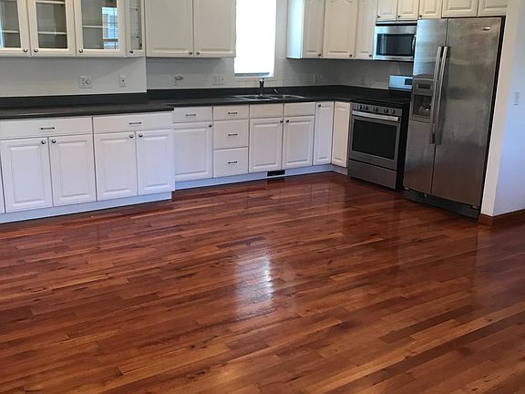 3rd image of 1011 Campus Dr APT 3