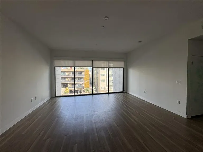 Maya Apartments at 535 Kingsley Dr in Los Angeles — Photo 53