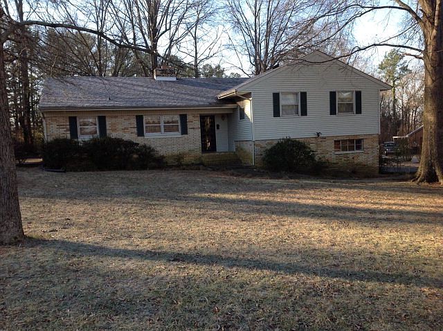 2nd image of 610 Paris St