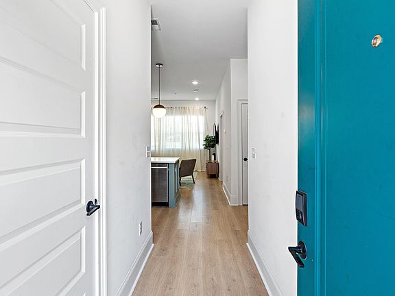 3rd image of 404 Douglas Ave #103