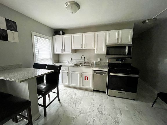 5th image of 95 Tompkins St #2