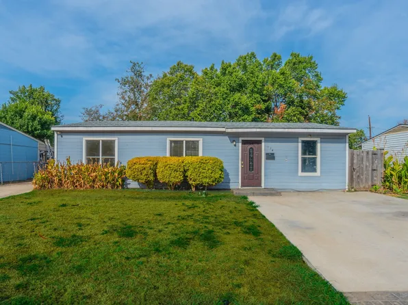 934 Indian Hills Dr, Grand Prairie, TX 75051