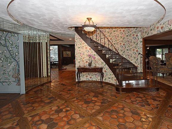 3rd image of 19 Wren Dr