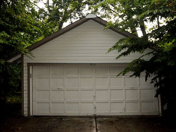 3rd image of 810 Fair Oaks Ave