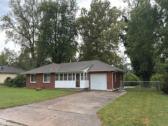 2nd image of 105 Ridgeway Dr