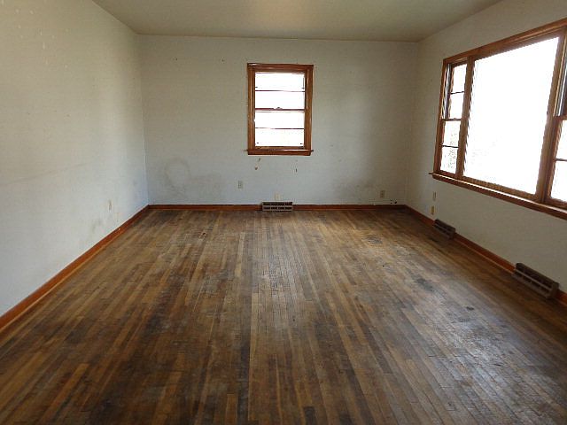 2nd image of 965 Uncapher Ave