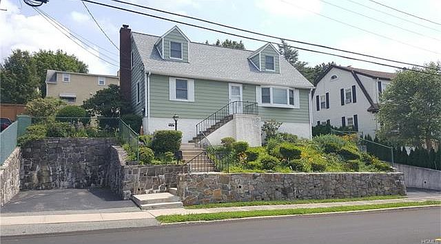 1st image of 266-268 268 Gainsborg Ave E