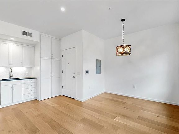5th image of 18 N Main St Unit 3A