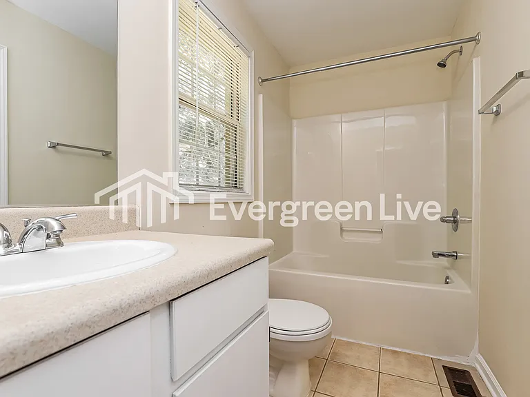 229 Grand St — Photo 7