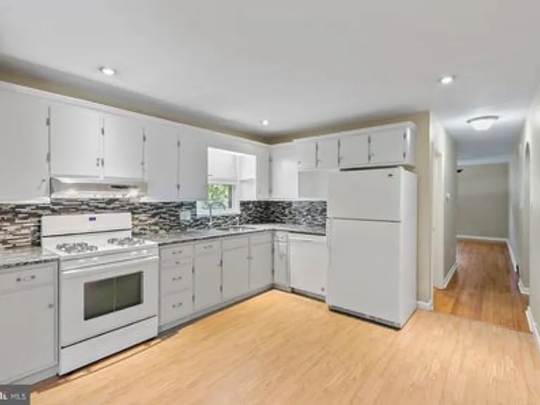 25 Glenwood Ave #A — Photo 1