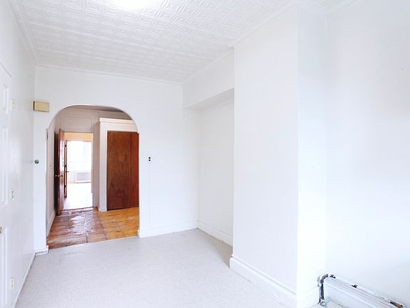 5th image of 52-23 35th St #2R