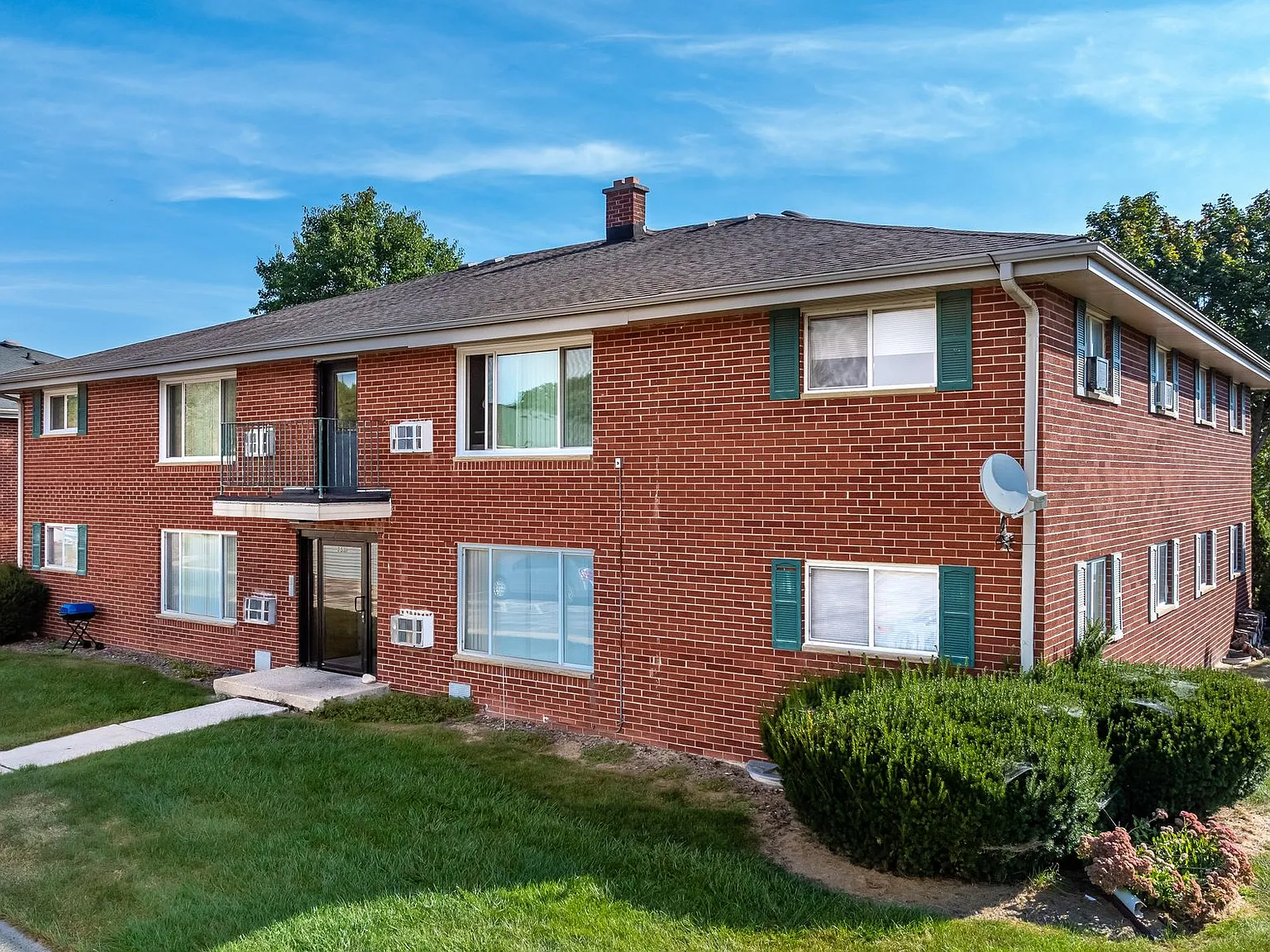 Evergreen Terrace Apartments — Photo 4