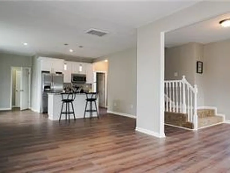 1350 W 38th St — Photo 13