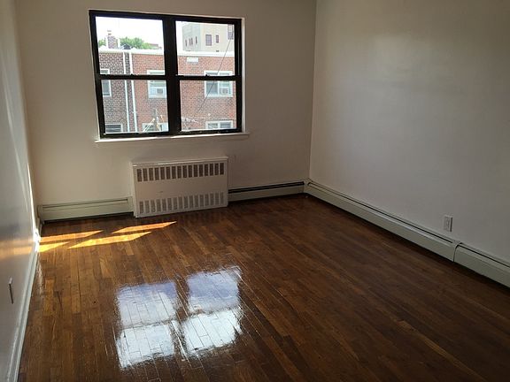 4th image of 3069 49th St