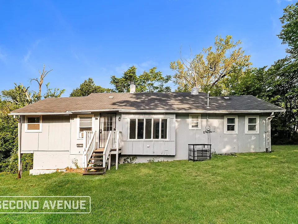 3820 E 69th Ter
