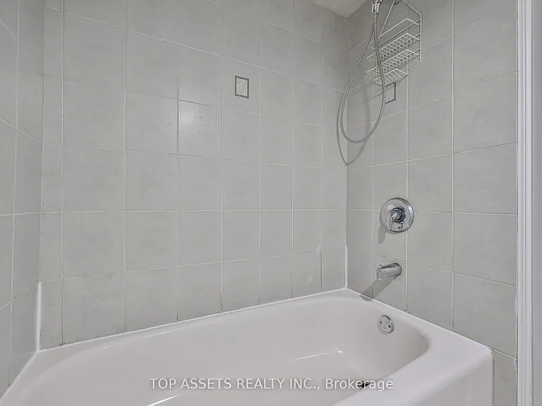 178 Royal Orchard Blvd #BASEMENT — Photo 17