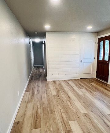 Front door entry into family rm