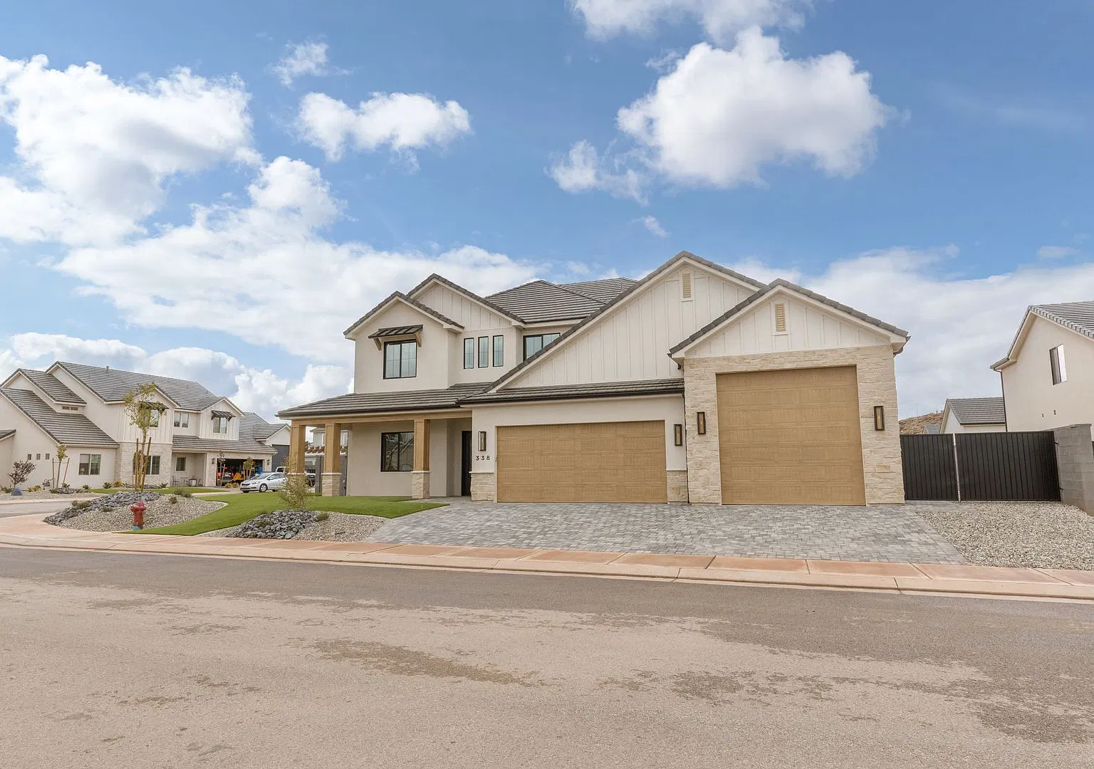 Gorgeous 5 bedroom in Finley Farms with Sports Court within walking distance to Crimson High School — Photo 1