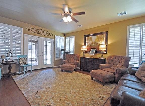 3rd image of 2521 Crenshaw Dr