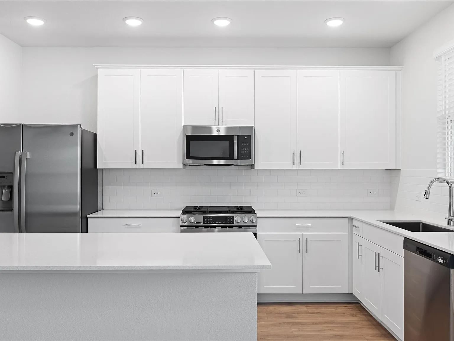 3 bed, 2.5 bath, 1766 sqft, $2,795 — Photo 4