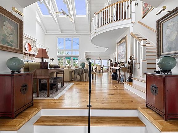 5th image of 464 Black Point Ln