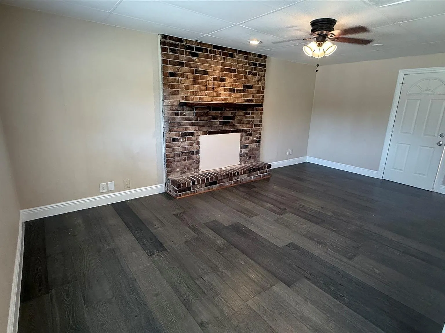 3 bed, 2.0 bath, 1290 sqft, $1,900 — Photo 3